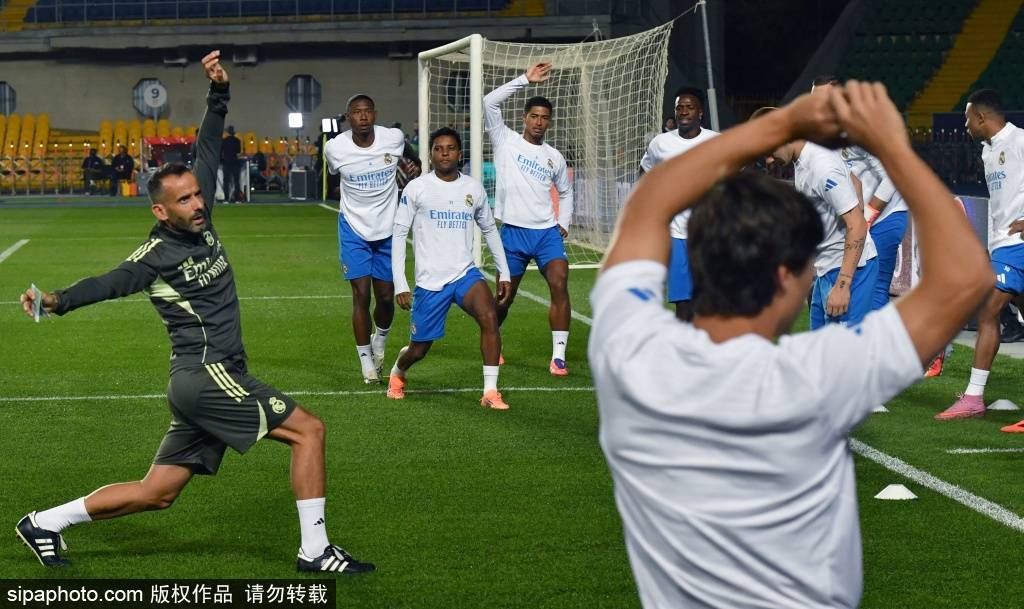 沙尔克04重返德甲的希望:穆斯利奇的战术变革与球队复兴之路